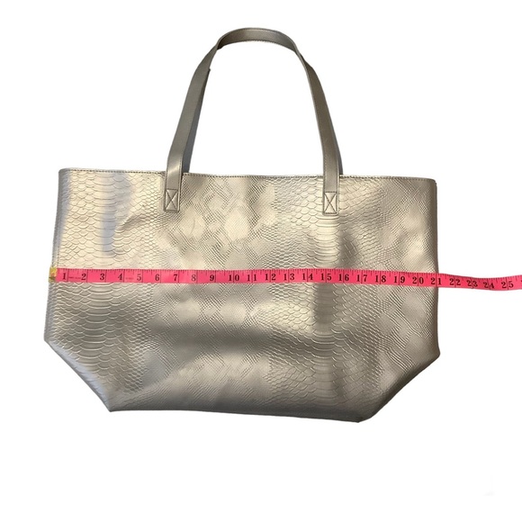 BATH AND BODY WORKS SILVER METALLIC TOTE BAG/ Embossed, Oversized,Double Handle - Picture 9 of 11